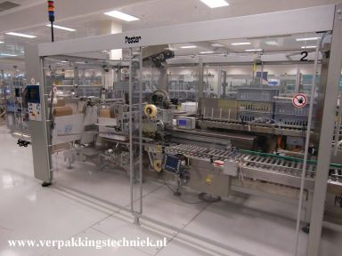 PESTER Toploader met stapelkamer en een KUKA robot.
